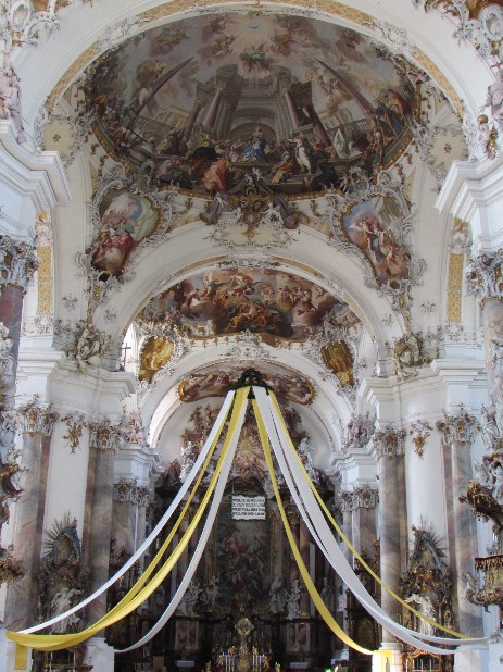 Altarraum der Basilika