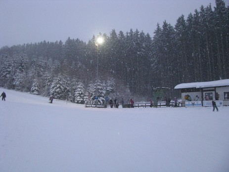 Schneefall am Ronsberger Skilift